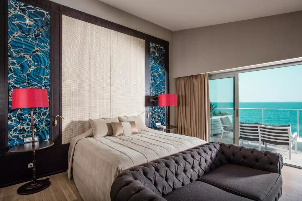 هتل کاریزما دلوکس